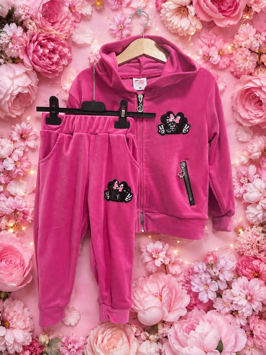 Conjunto LuxeKids Velvet Comfi para niñas con chaqueta con capucha y joggers fucsia