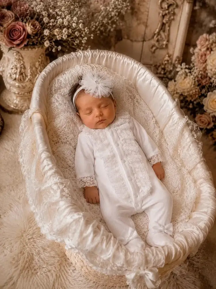 Pure Elegance Lace Romper & Headband Set - Baby Boxpakje